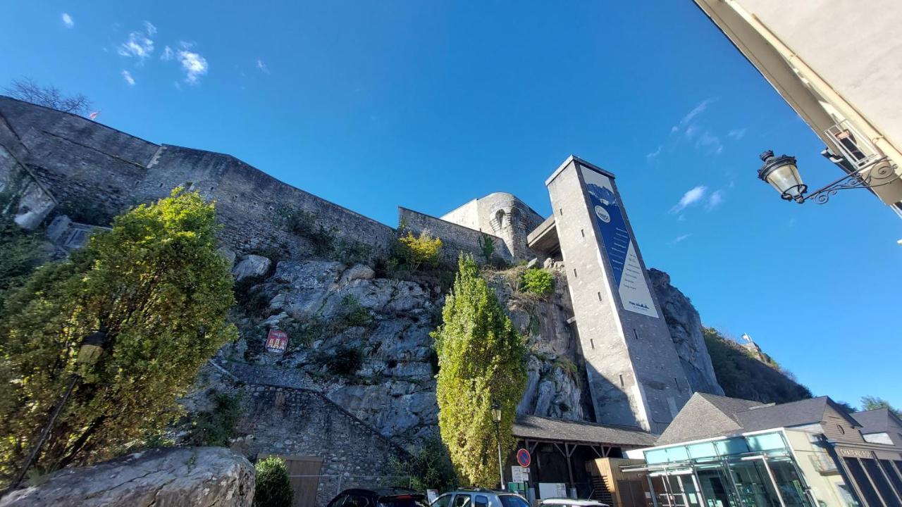 Meuble Au Pied Du Chateau